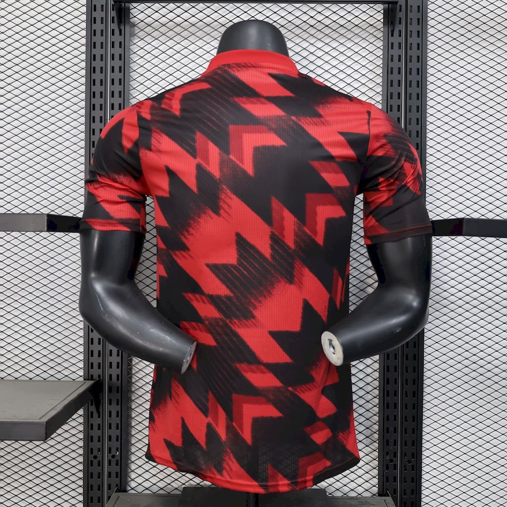 Maillot Homme Manchester United 2025/26 Pré-Match red and black Version Joueur – Image 2