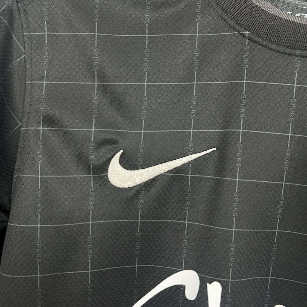 Maillot Homme Tottenham Hotspur 2025/26 Stray Kit Enfant x London, Angleterre Limited Edition – Image 8