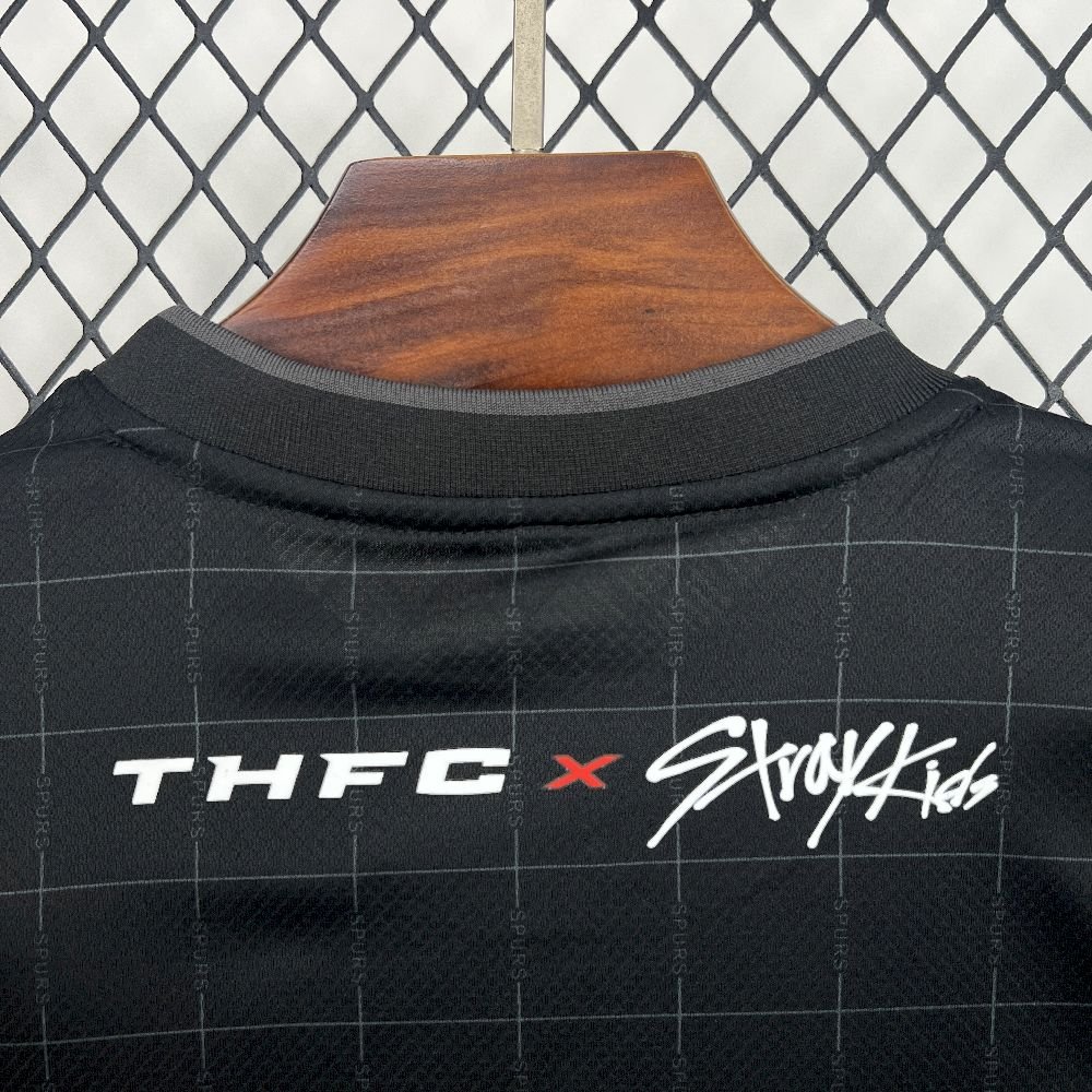 Maillot Homme Tottenham Hotspur 2025/26 Stray Kit Enfant x London, Angleterre Limited Edition – Image 3